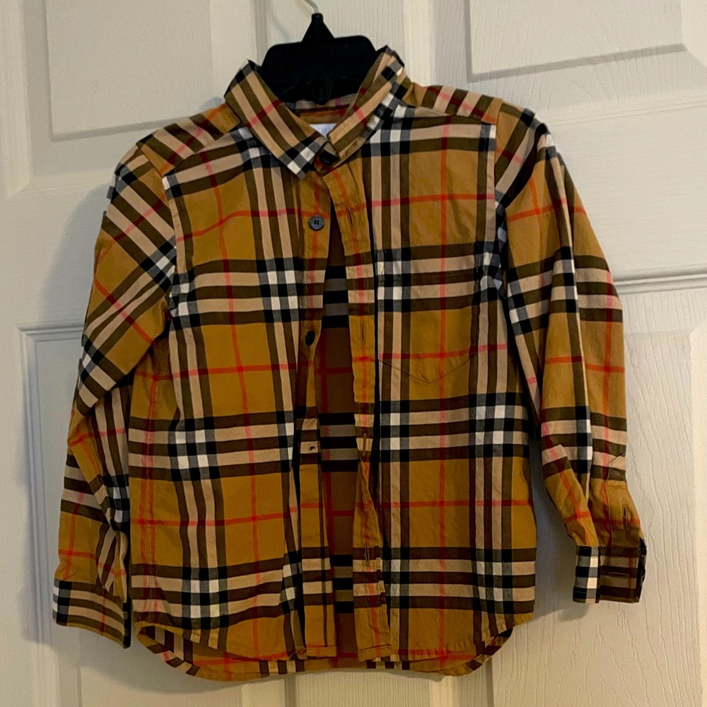Burberry button down shirt for boy only worn once and dry cleaned